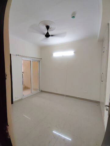 Room in 3 BHK Apartment at Amrapali Centurian Park Phase II, Tech Zone 4 Greater Noida – for Rent