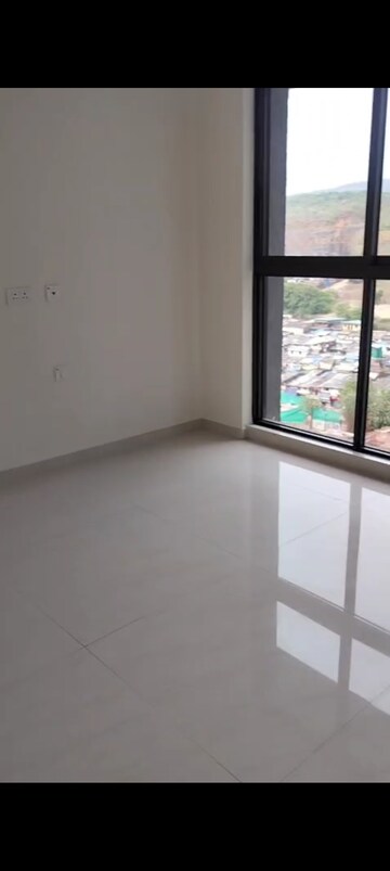 Room in 2 BHK Apartment at Lodha Woods, Kandivali East – for Sale