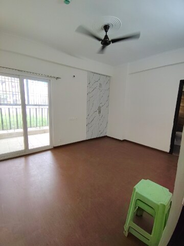 Room in 3 BHK Apartment at Amrapali Centurian Park Phase II, Tech Zone 4 Greater Noida – for Rent