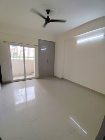 3 BHK Apartment For Rent in Amrapali Centurian Park Phase II, Tech Zone 4 Greater Noida