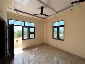 Room in 3 BHK Builder Floor at Sector 33 – for Sale