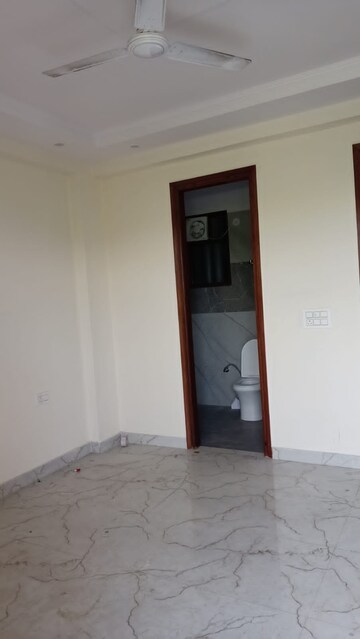 Room in 1 BHK Builder Floor at Saket – for Rent