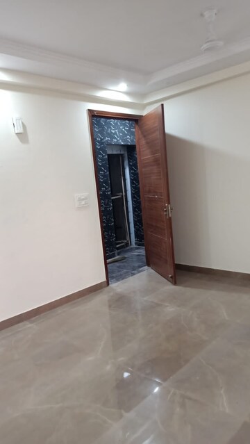 Room in 1 BHK Builder Floor at Saket – for Rent