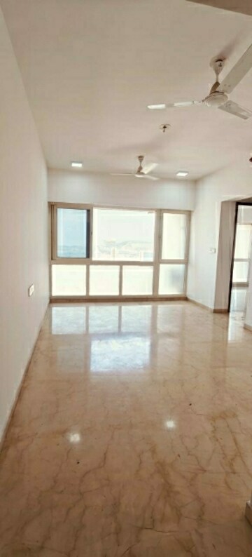 Room in 6 BHK Apartment at Oberoi Exquisite Goregaon, Goregaon East – for Sale