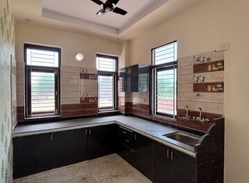 Kitchen in 2.5 BHK Builder Floor at Sector 32 – for Sale