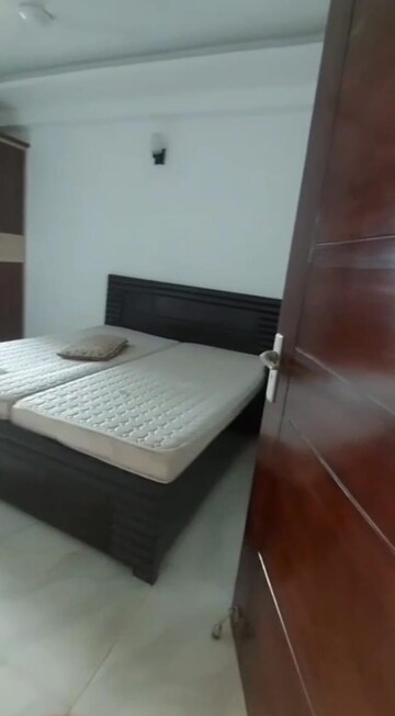 Room in 3 BHK Builder Floor at Mahavir Enclave – for Sale