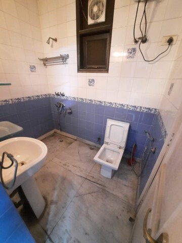 Master Bedroom in 3 BHK Builder Floor at Malviya Nagar – for Rent
