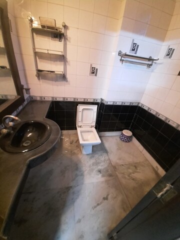 Master Bedroom in 3 BHK Builder Floor at Malviya Nagar – for Rent