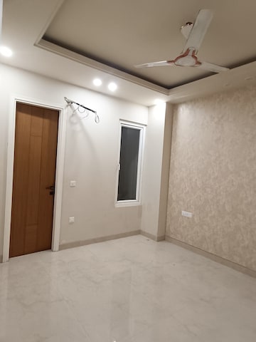 Room in 4 BHK Builder Floor at Aradhya Homes, Sector 67a – for Rent
