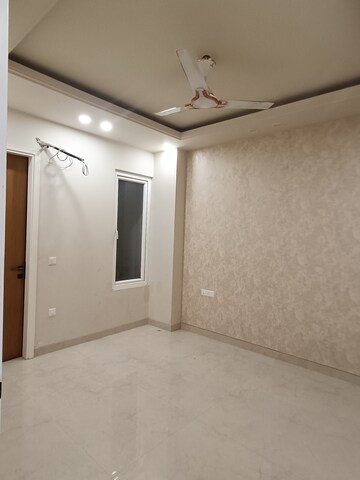 Room in 4 BHK Builder Floor at Aradhya Homes, Sector 67a – for Rent