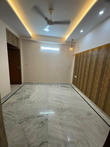 Room in 4 BHK Apartment at Greater Kailash – for Rent