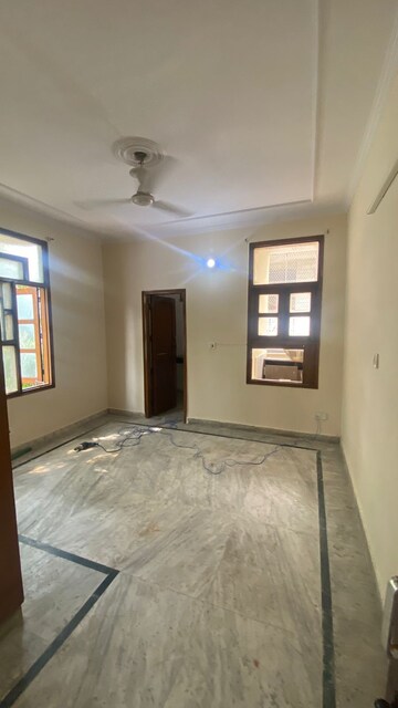 Room in 4 BHK Builder Floor at West Patel Nagar – for Rent