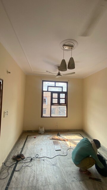 Room in 4 BHK Builder Floor at West Patel Nagar – for Rent