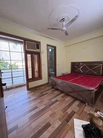 Room in 2 BHK Apartment at Gaur Atulyam, Omicron I Greater Noida – for Rent