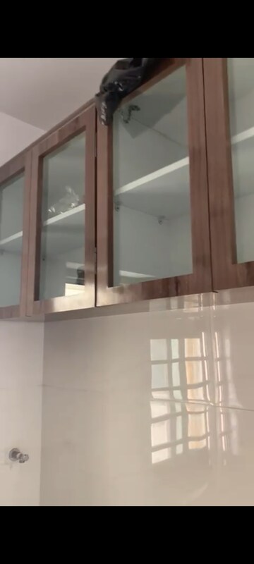 Room in 1 BHK Apartment at Sheth Vasant Oasis, Andheri East – for Rent