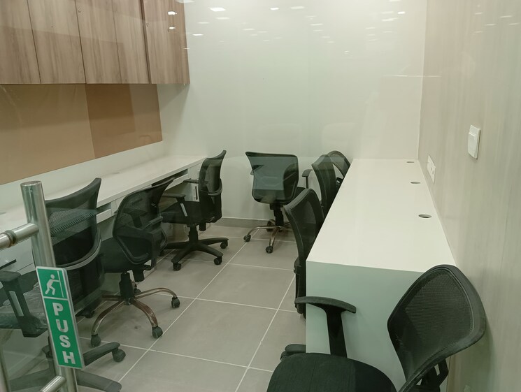 Team Area, ithums-62 Commercial Office Space 725 Sq.Ft. In Sector 62 Noida 8766800