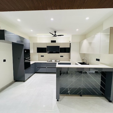 Team Area in 4 BHK Builder Floor at Uppal Southend, Sector 49 – for Sale