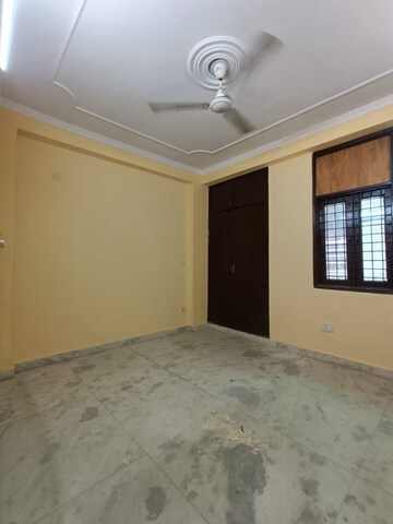 Room in 1 BHK Builder Floor at Saket – for Rent