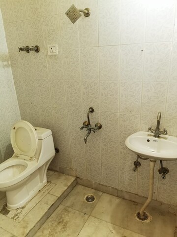 Bathroom in 1 BHK Builder Floor at Saket – for Rent