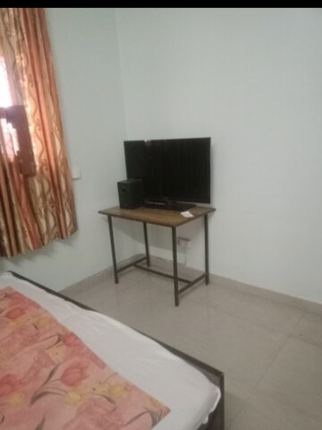 Room in 1 BHK Villa at Aliganj – for Rent