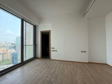 Room in 4 BHK Apartment at Rustomjee Crown, Prabhadevi – for Rent