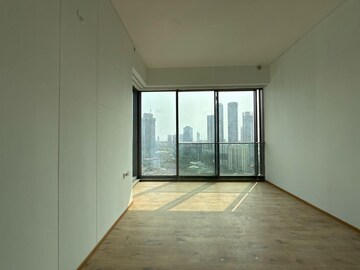 Room in 4 BHK Apartment at Rustomjee Crown, Prabhadevi – for Rent