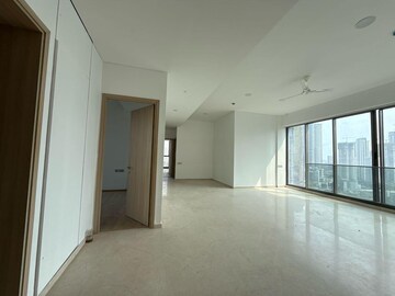 Room in 4 BHK Apartment at Rustomjee Crown, Prabhadevi – for Rent