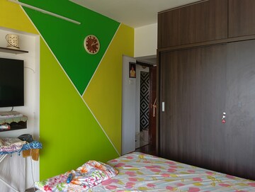 Room in 2 BHK Apartment at Romell Diva, Malad West – for Rent