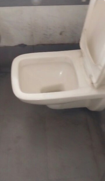 Bathroom in 1 BHK Apartment at Dhiraj Building, Andheri East – for Rent