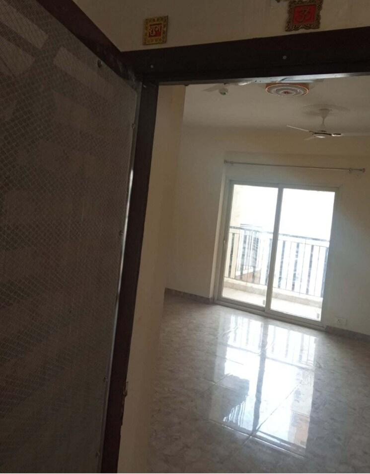 Room, amrapali-centurian-park 3 Bedroom 1400 Sq.Ft. Apartment In Tech Zone 4 Greater Noida Greater Noida 8766976