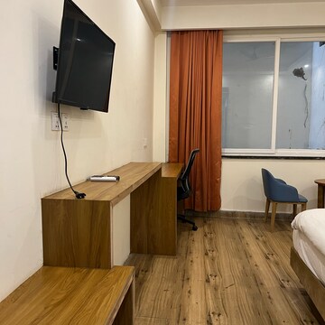 Room in  Pg at Udyog Vihar Phase 5 – for Rent