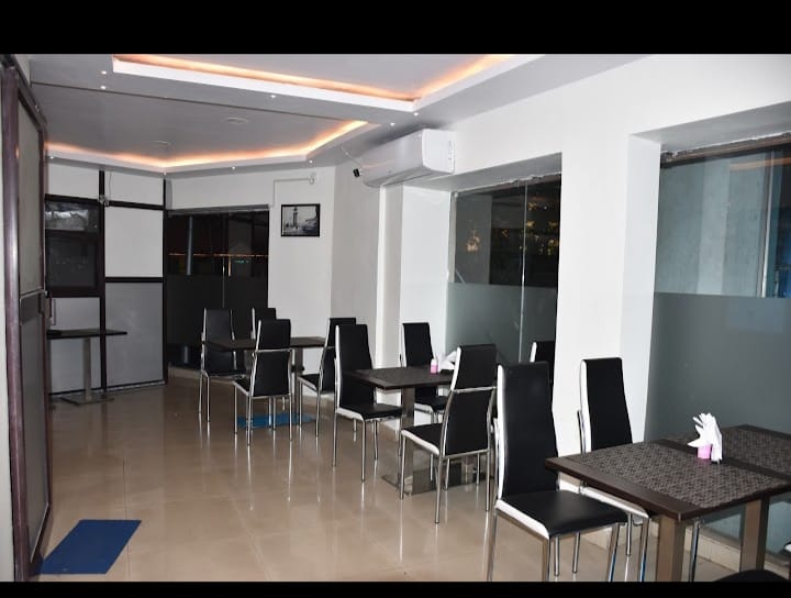 Showroom For Rent in Prince Anwar Shah Road