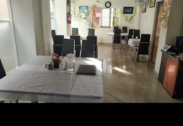 Team Area in  Showroom at Prince Anwar Shah Road – for Rent