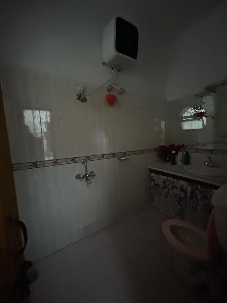 Bathroom, turner road 4 Bedroom 208 Sq.Yd. Villa In Turner Road Dehradun 8767060