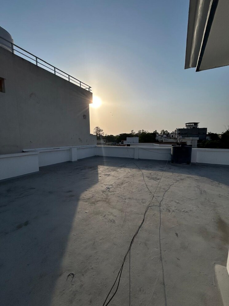  Parking, turner road 4 Bedroom 208 Sq.Yd. Villa In Turner Road Dehradun 8767060