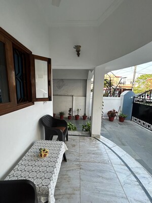 Parking in 4 BHK Villa at Turner Road – for Sale