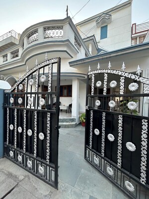 4 BHK Villa – Exterior View View at Turner Road - for Sale