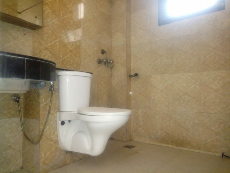 Attached Bathroom, sector 21 3 Bedroom 2000 Sq.Ft. Builder Floor In Sector 21 Noida 8767063