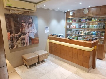  Showroom For Rent in Lake Market