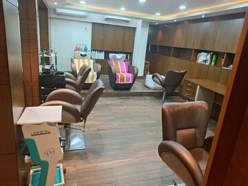 Team Area in  Showroom at Lake Market – for Rent