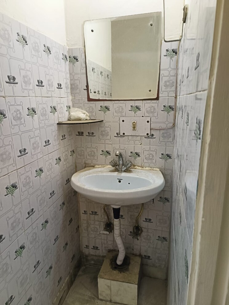 Bathroom, malviya nagar 2 Bedroom 1000 Sq.Ft. Builder Floor In Malviya Nagar Delhi 8767420