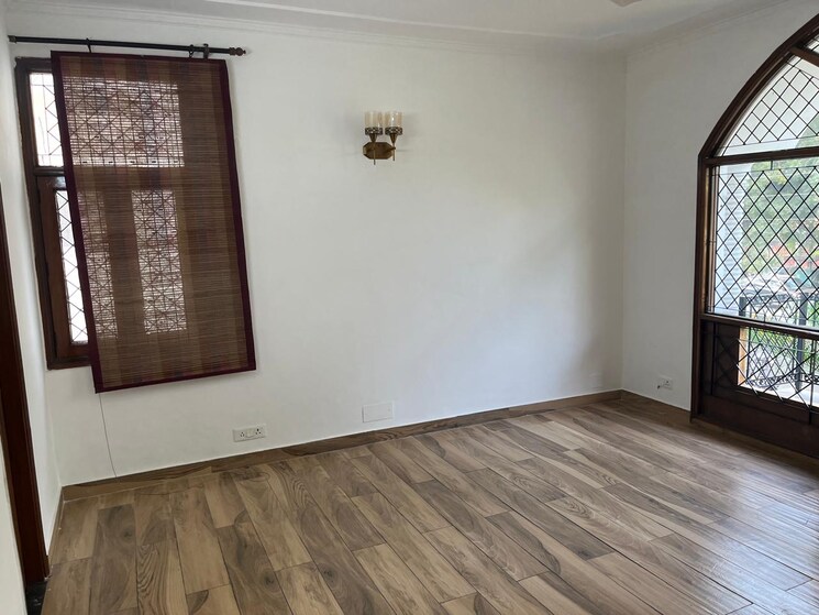 Room, sector 26 2 Bedroom 1200 Sq.Ft. Builder Floor In Sector 26 Noida 8767167