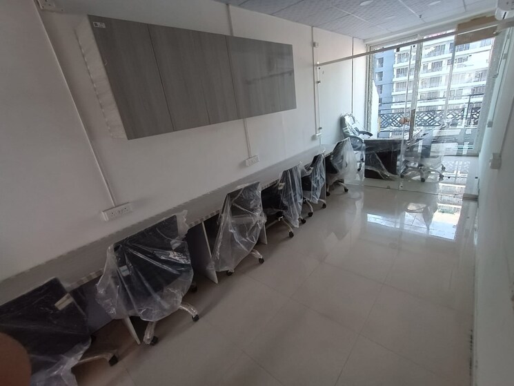  Parking, gaur-city-mall Commercial Office Space 300 Sq.Ft. In Sector 4 Greater Noida Greater Noida 8767168