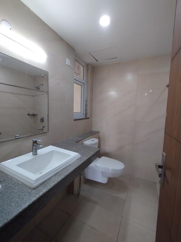Bathroom, bptp-discovery-park 3 Bedroom 2500 Sq.Ft. Builder Floor In Sector 80 Faridabad 8767282
