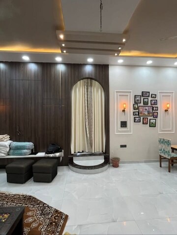 Living Room in 2.5 BHK Builder Floor at Sector 30 – for Rent
