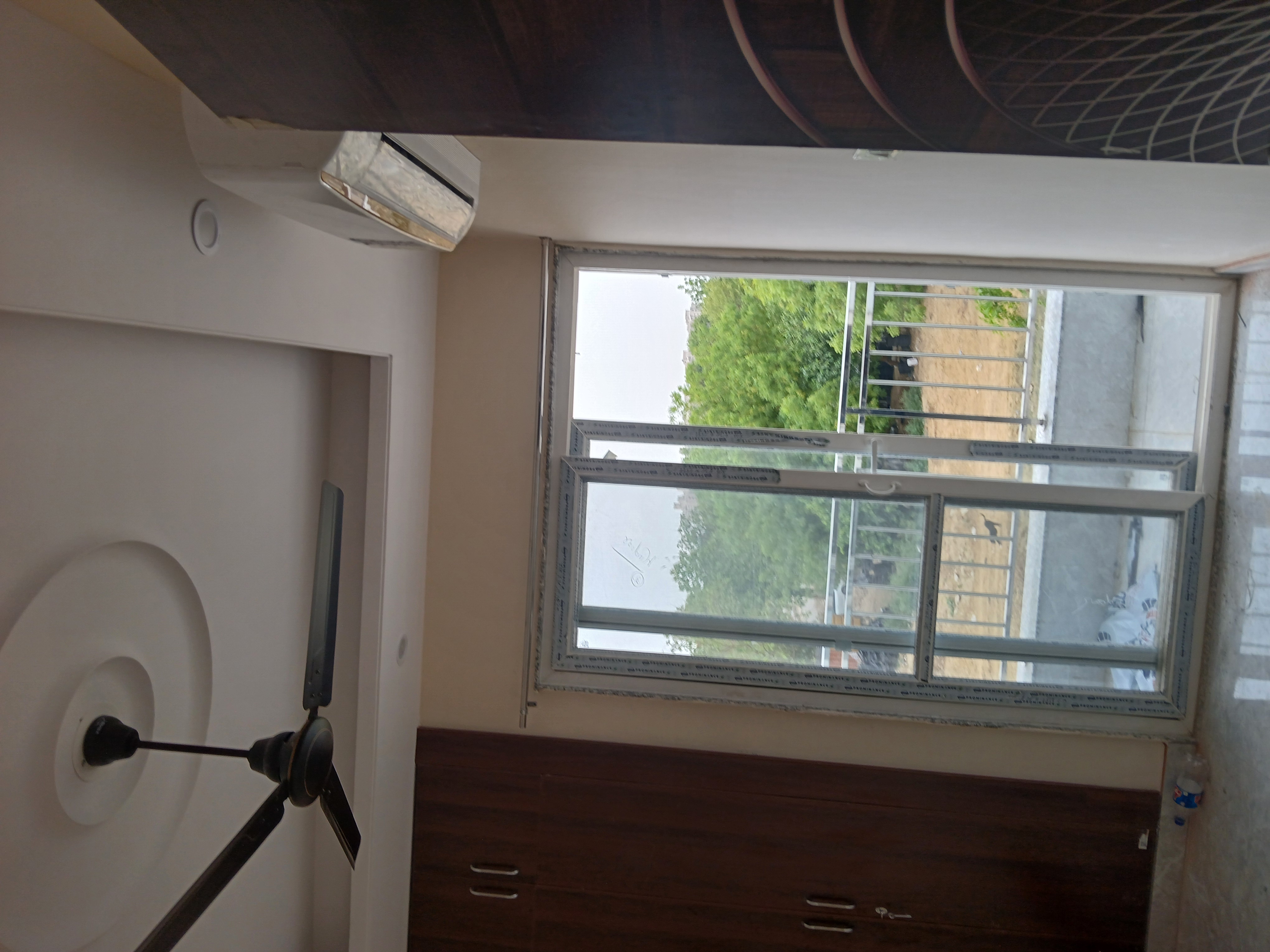 2 BHK + Servant Room 1400 Sq.Ft. Builder Floor in The Grand