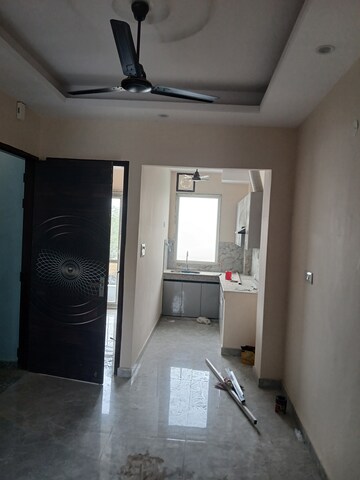 Furnished Amenities in 2 BHK Builder Floor at The Grand, Sector 52 – for Rent