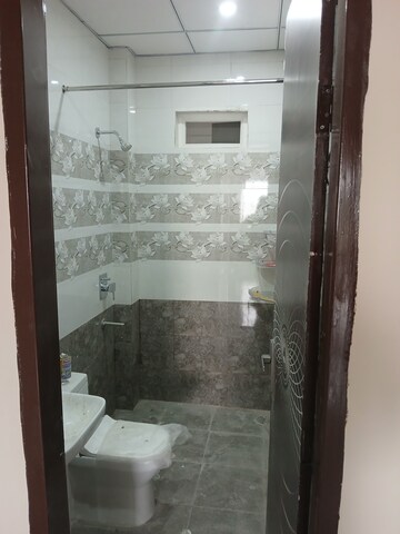 Building Lobby in 2 BHK Builder Floor at The Grand, Sector 52 – for Rent