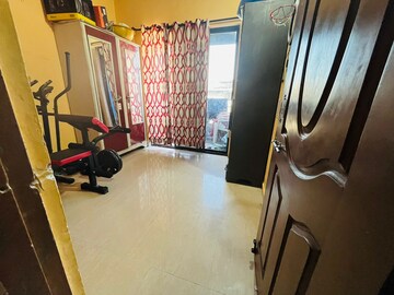 Master Bedroom in 2 BHK Apartment at Dombivli East – for Rent
