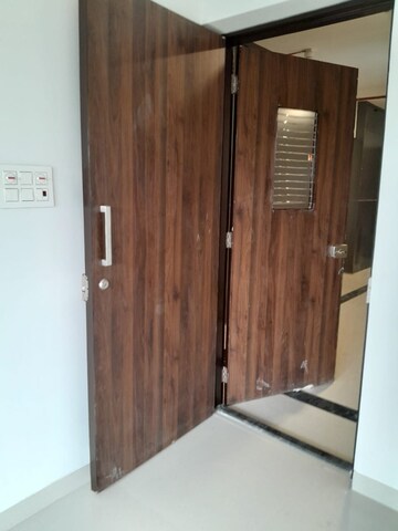 Furnished Amenities in 1 BHK Apartment at Borivali East – for Sale